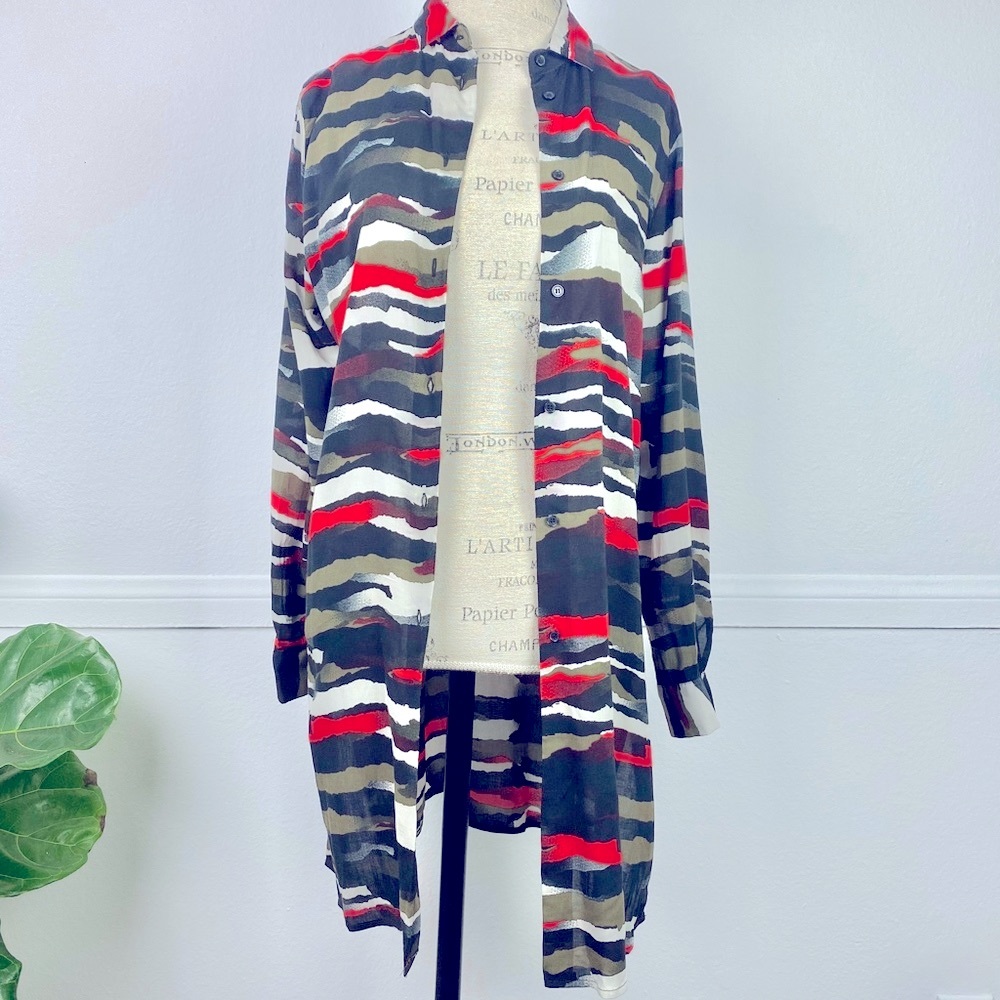 Abstract stripe button up shirt long sleeve 8 NWT